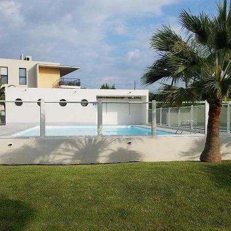 F1 de 36m2 avec terrasse et parking privatif. Leilighet La Roquette-sur-Siagne Eksteriør bilde